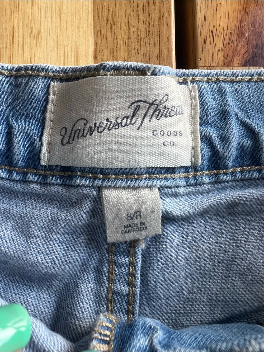 Universal Thread 90s Cutoff Shorts Size 8 High Rise Light Wash Raw Hem - Picture 3 of 7